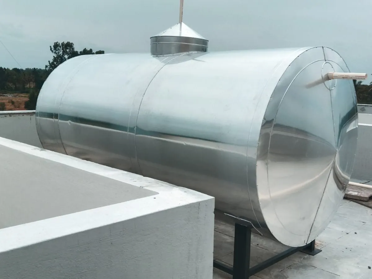 Rudhra Solar horizontal insulated hot-water storage tank for a commercial system
