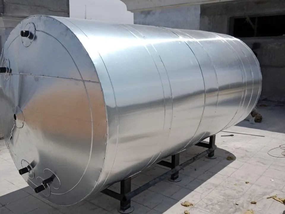 Rudhra Solar large-capacity horizontal storage tank on a commercial rooftop